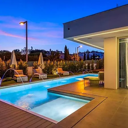 فيلة Vale Do Garrao Sleeps 8 With Pool Air Con And Wifi *